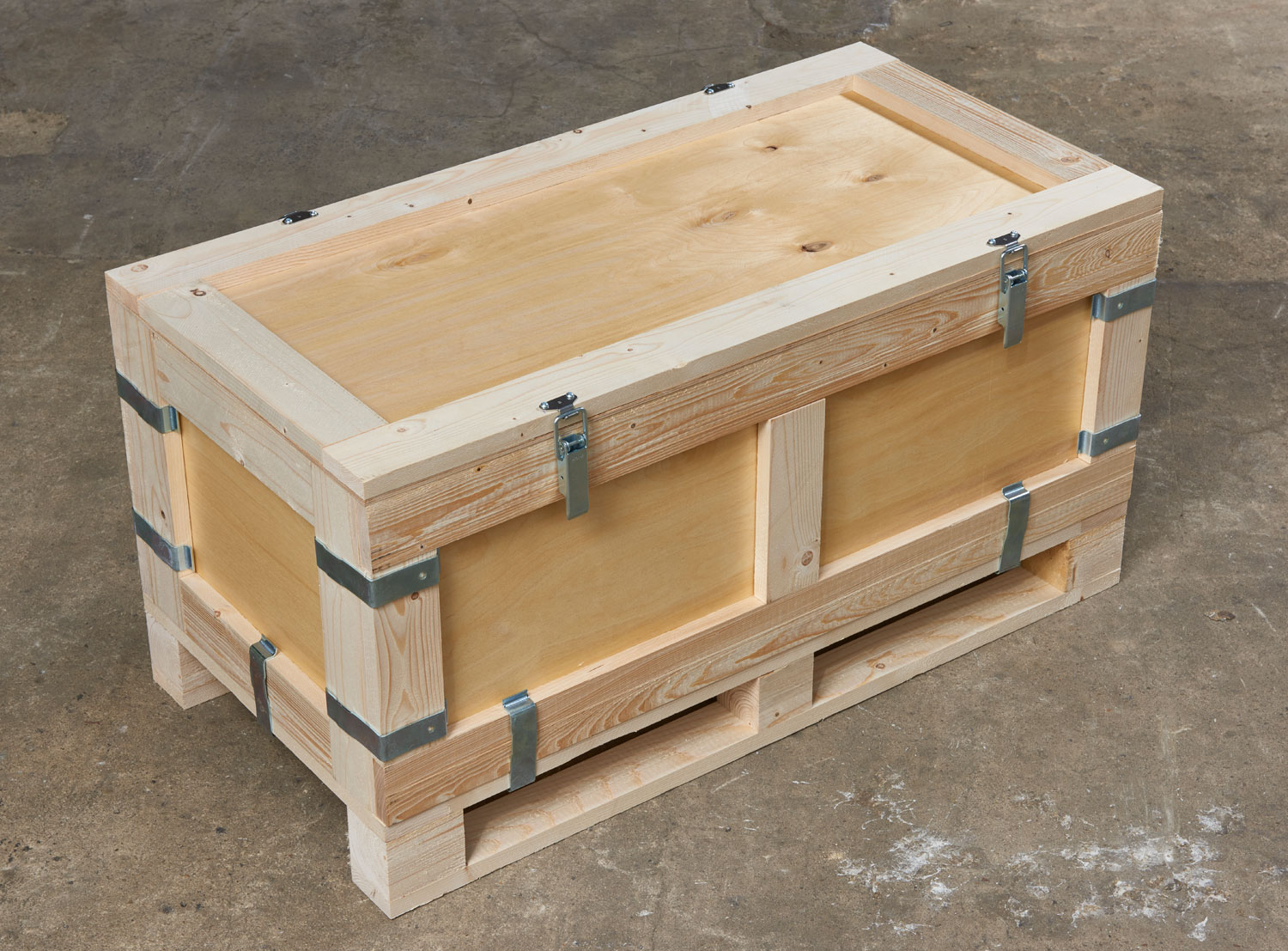 Wooden case with secure lid closed