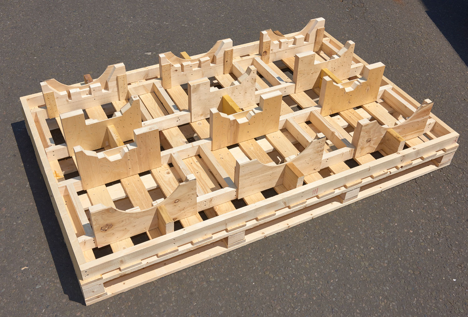 Custom built pallets with engine supports