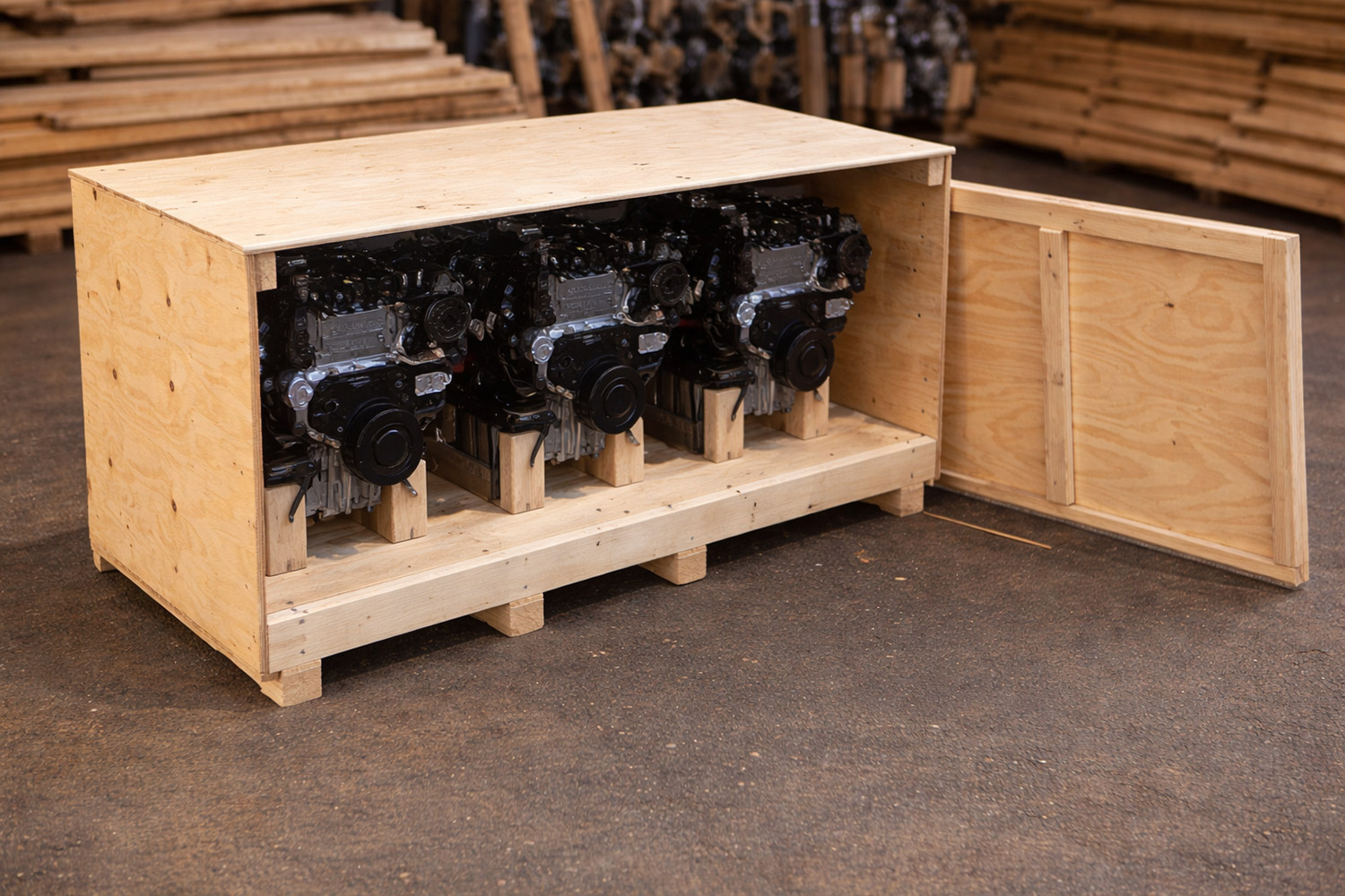 Custom wooden case to transport 3 engines