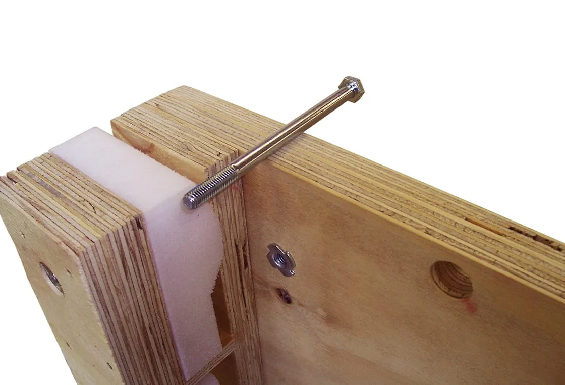 Shock absorbing mechanism on a pallet